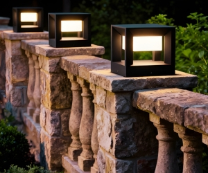 Mẫu đèn trụ cổng năng lượng mặt trời đẹp và cách chọn phù hợp