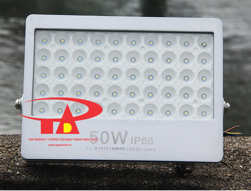 Đèn pha led 50w vỏ trắng ngoài trời