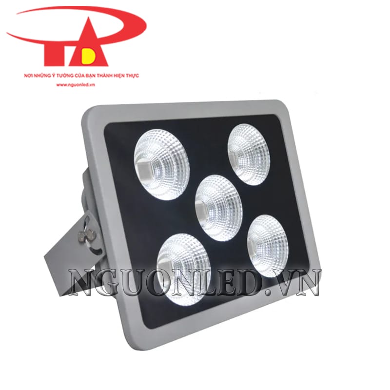 Đèn pha led 250W đổi màu, điện áp 85-265V, phù hợp mọi nguồn điện