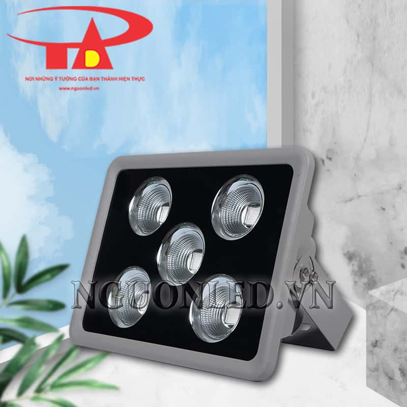 Đèn pha led 250W RGB đổi màu: Tạo không gian sống động