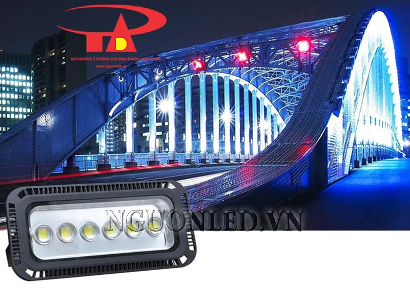 Đèn pha kính lồi 300W đổi màu