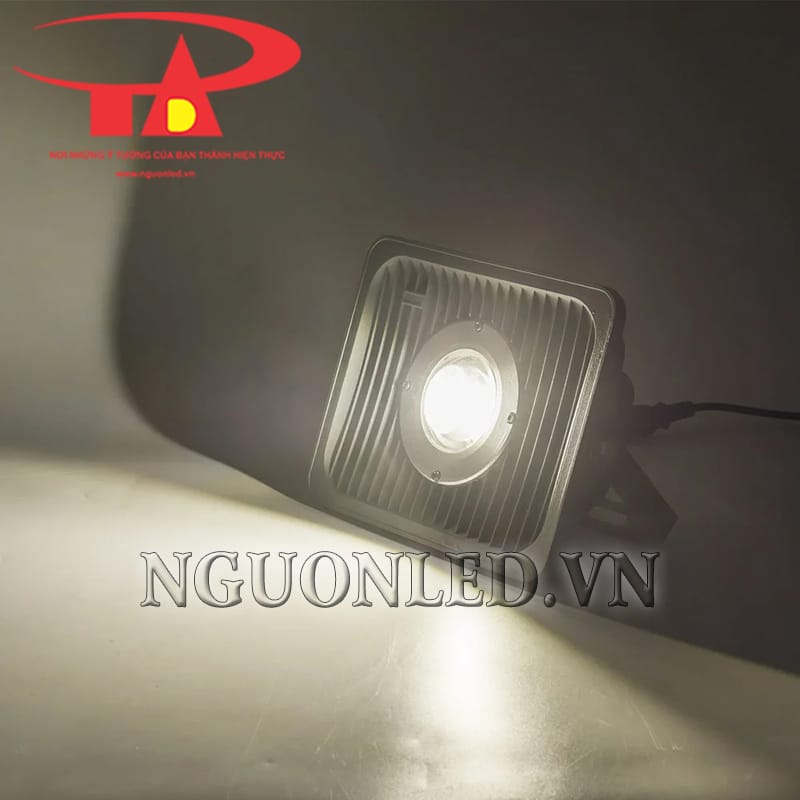 Đèn led pha đổi màu 50w