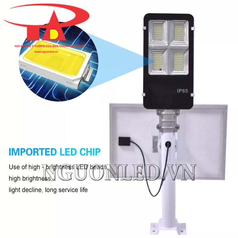 Đèn đường bàn chải năng lượng 200W4M 200W giá rẻ