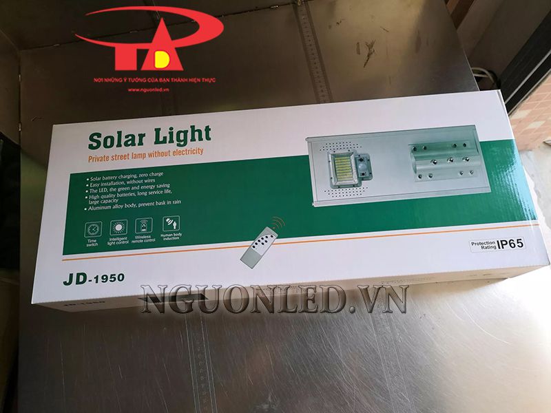 Đèn đường năng lượng mặt trời 50W Jindian