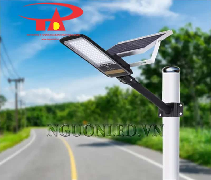 Bộ đèn đường năng lượng mặt trời 100W