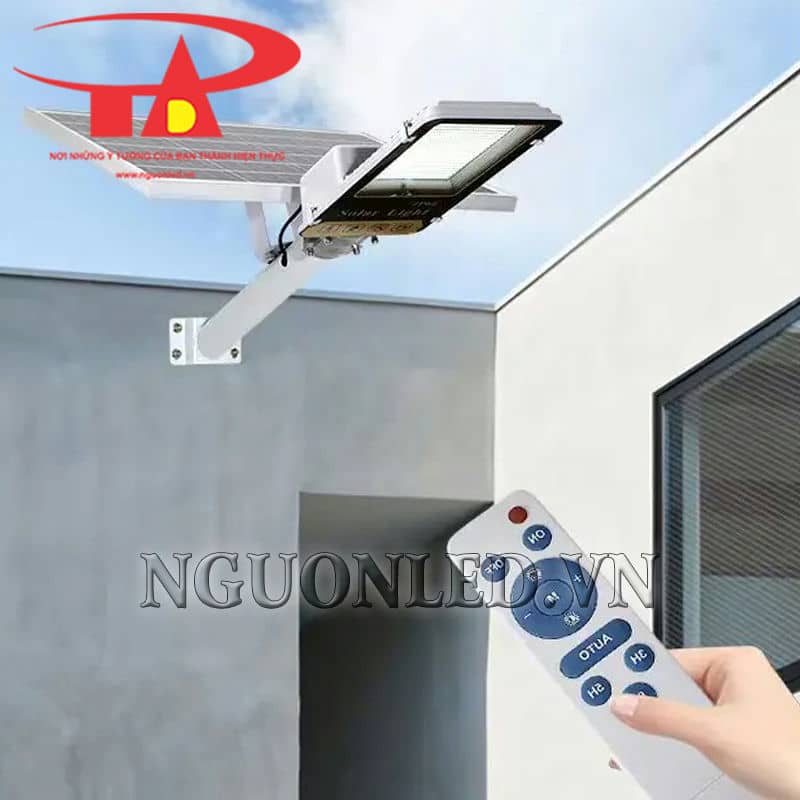 Đèn đường năng lượng mặt trời 100W Jindian điều khiển remote