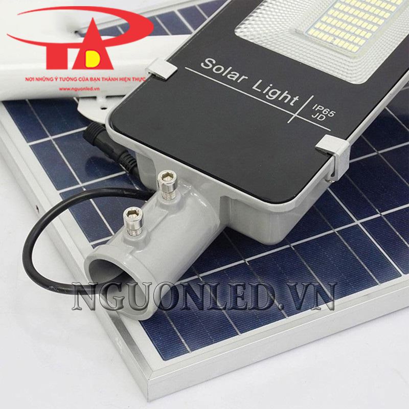 Đèn đường năng lượng mặt trời 50W Jindian đủ Watt