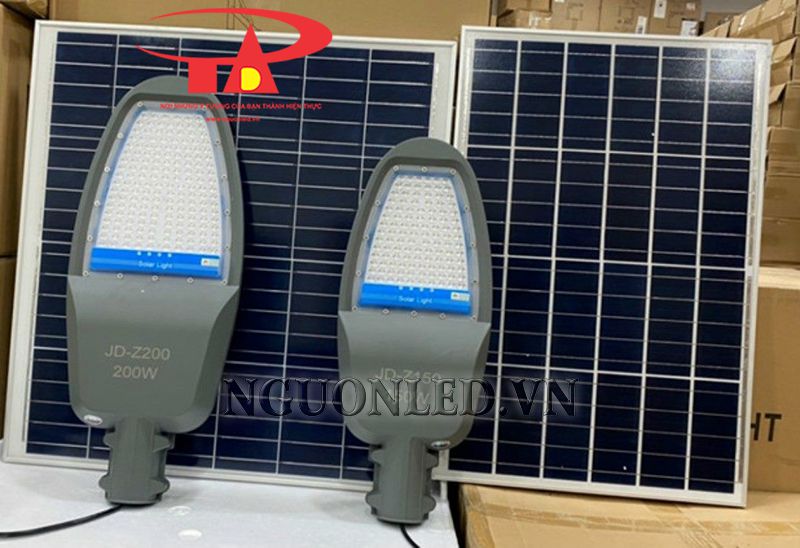 Đèn đường 200W năng lượng mặt trời