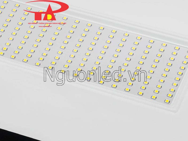 Đèn pha chiếu xa 150w giá rẻ