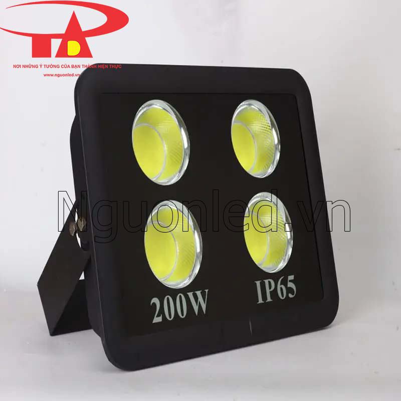 Đèn led pha 200w đủ công suất