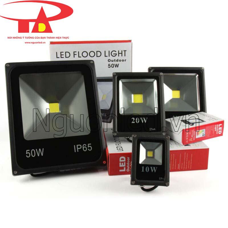 Đèn pha led 20w vỏ đen