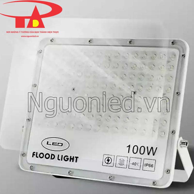 Đèn pha led 100w chiếu điểm