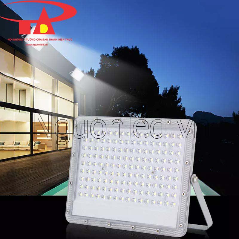 Đèn pha chiếu điểm 200w nhiều led