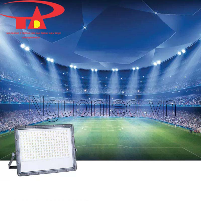 Đèn pha led chiếu điểm 200w chiếu sân bóng