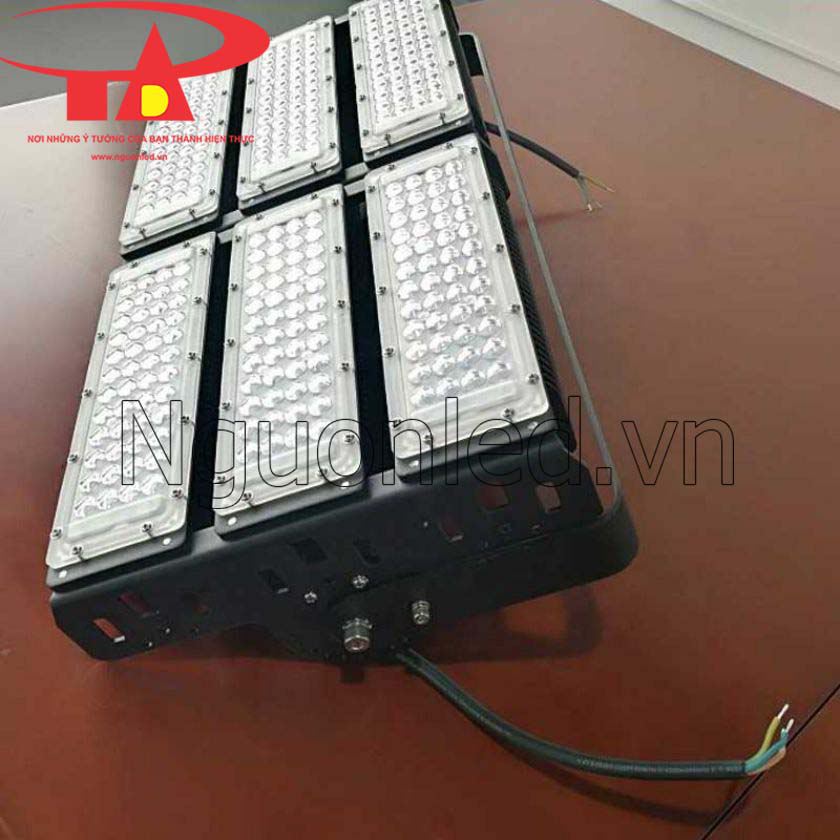 Đèn led pha 300w siêu sáng