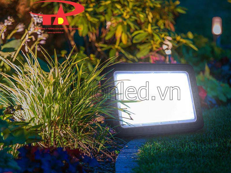 Đèn pha kim cương 50w nhiều led chống mưa