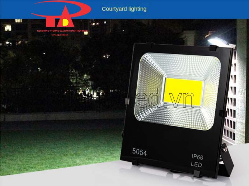 Đèn pha led 100w cob chiếu sáng hiên nhà