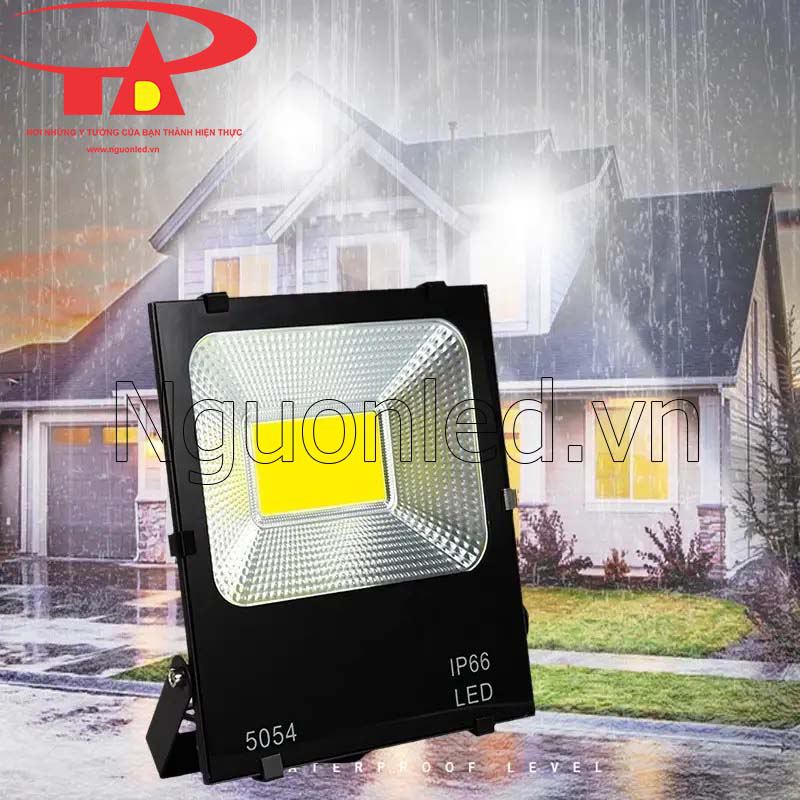 Đèn pha led cob 100w chống mưa