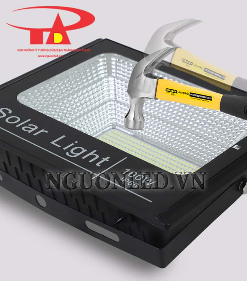 Đèn led năng lượng mặt trời 100W loại tốt