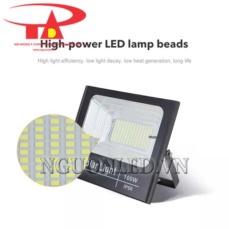 Đèn pha led 100W năng lượng mặt trời vỏ dày