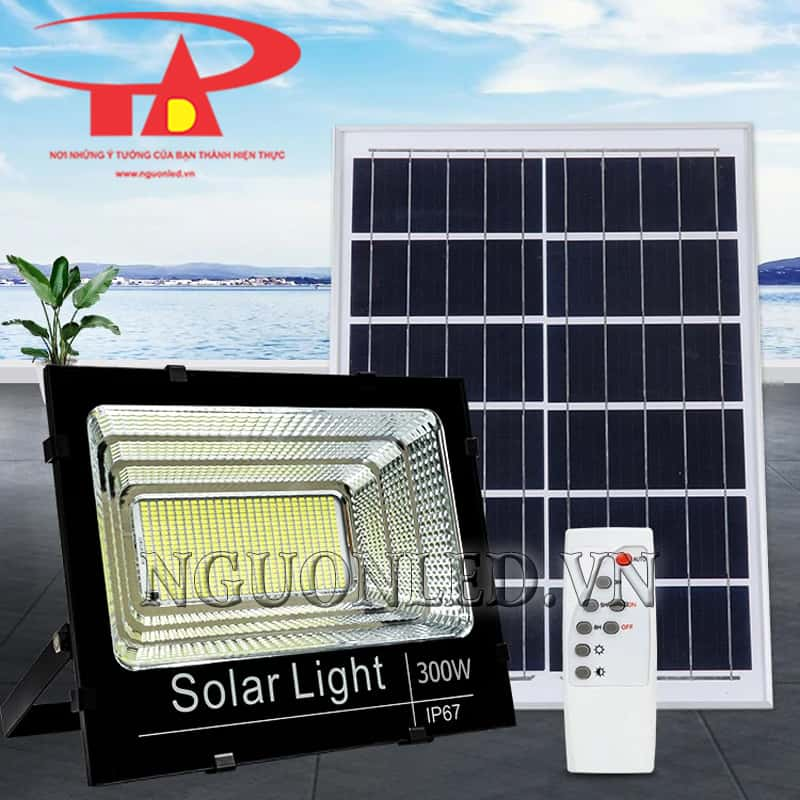 Đèn pha năng lượng mặt trời 300W