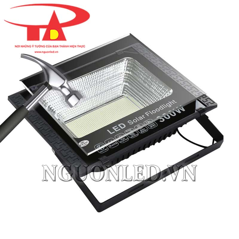 den led pha nang luong mat troi 300w