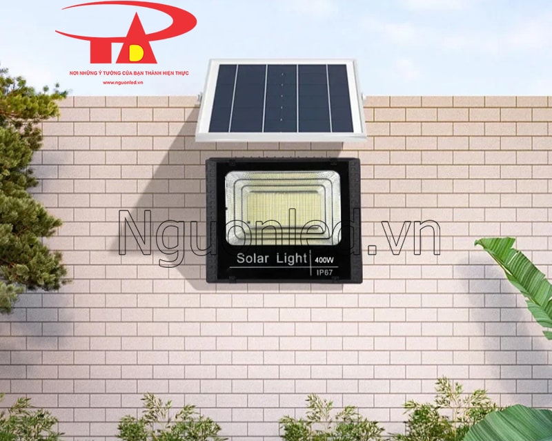 Đèn pha 400W năng lượng mặt trời giá rẻ