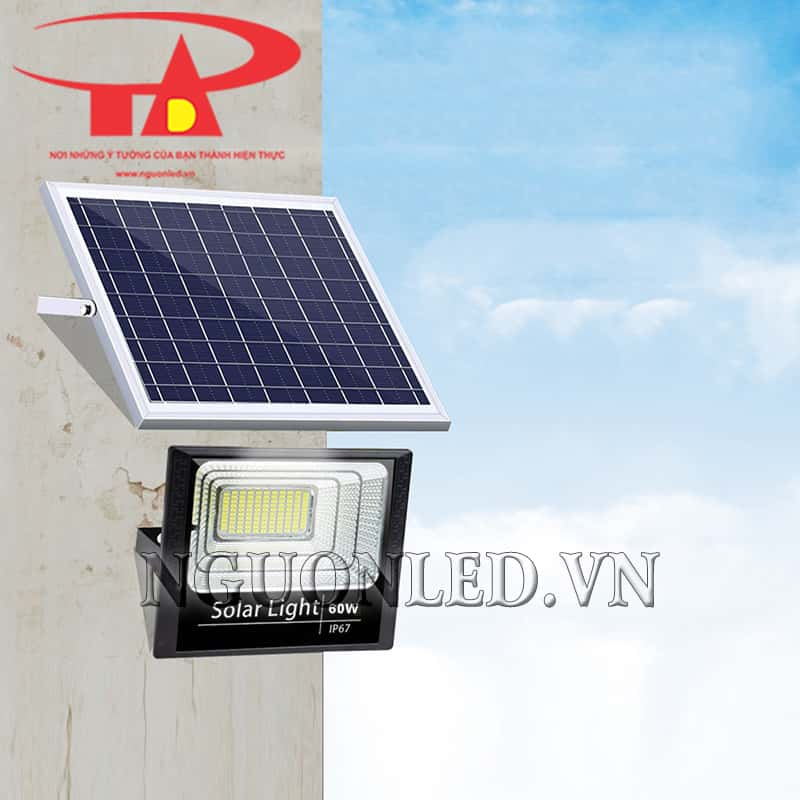 Đèn pha led năng lượng mặt trời đủ công suất