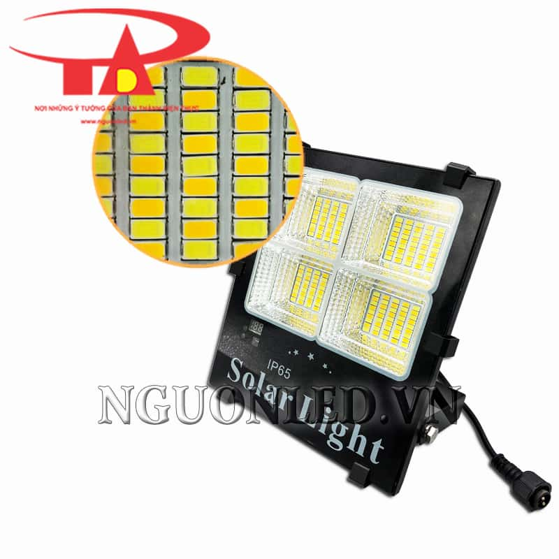 Đèn led pha 60W năng lượng mặt trời