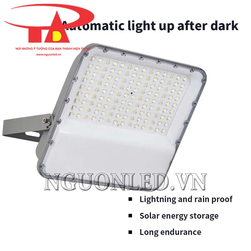 Đèn led pha năng lượng mặt trời 100W loại tốt