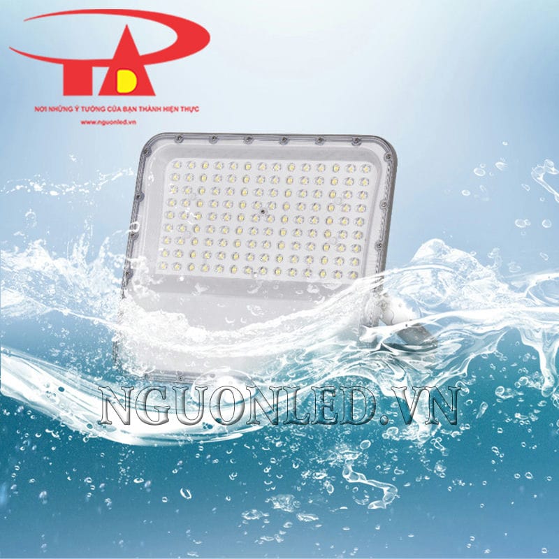 Đèn pha led năng lượng mặt trời 100W chống nước