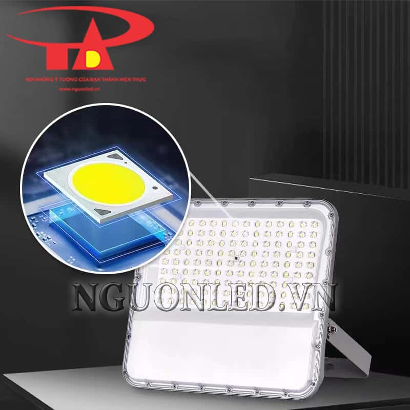 Đèn led pha năng lượng mặt trời 300W siêu sáng