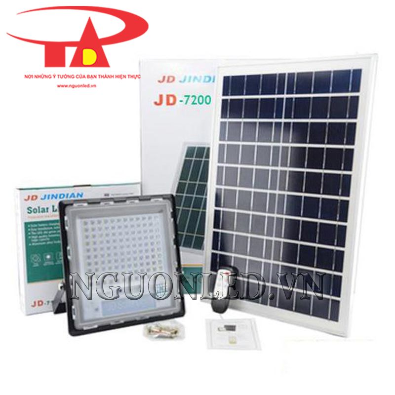 Đèn pha năng lượng mặt trời 200W đủ công suất