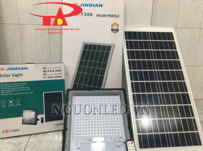 Đèn pha năng lượng mặt trời 200W Jindian giá rẻ