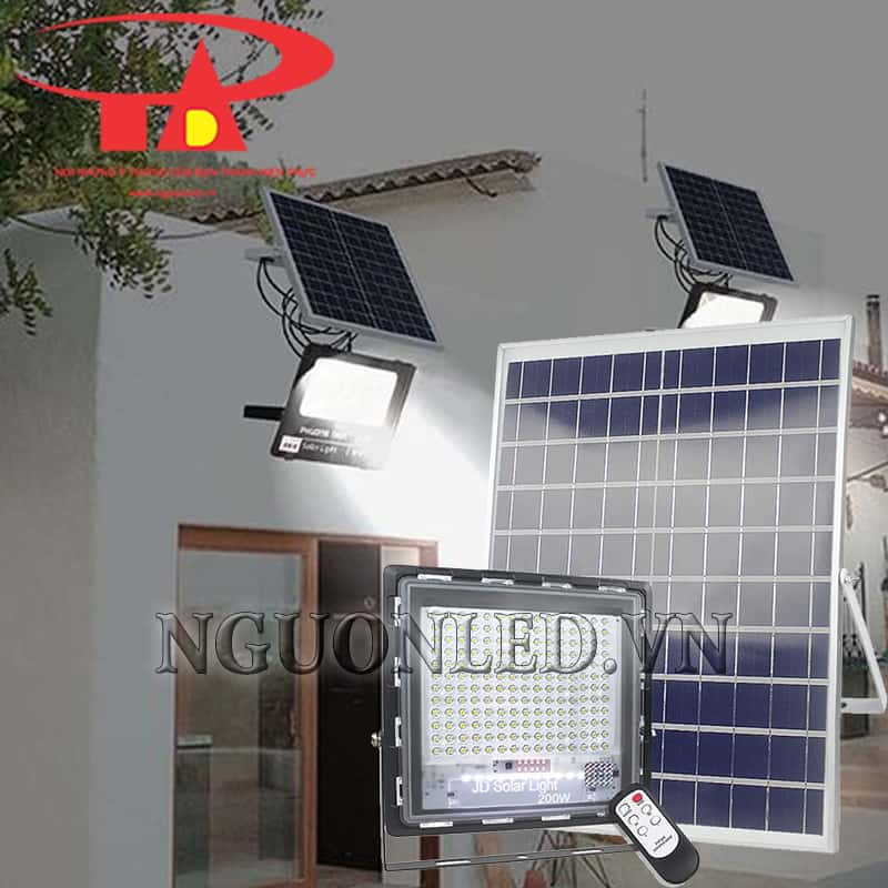 Đèn pha năng lượng mặt trời 200W ngoài trời