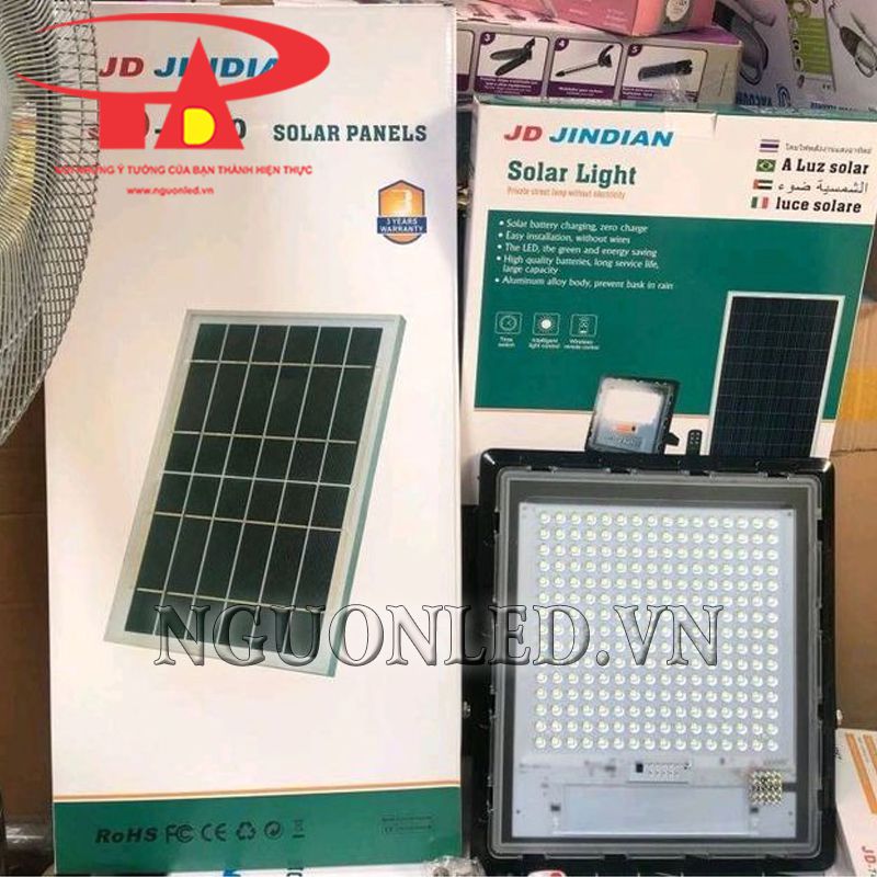 Đèn pha led năng lượng mặt trời 300W giá rẻ