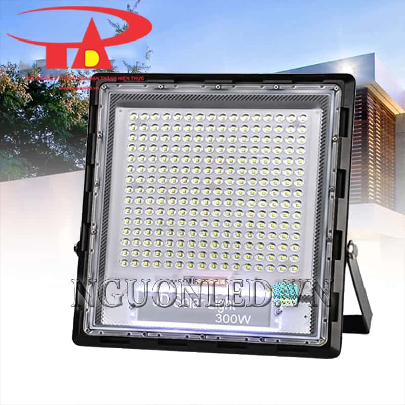 Đèn pha led năng lượng mặt trời 300W ngoài trời