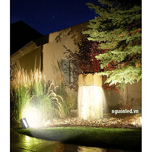 Đèn pha led 20W dùng chiếu sáng sân vườn, hắt tường