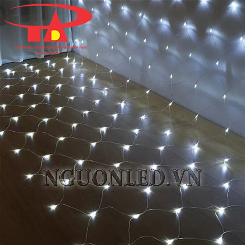 Ứng dụng led rèm mắt cáo 2x2m màu trắng trong nhà