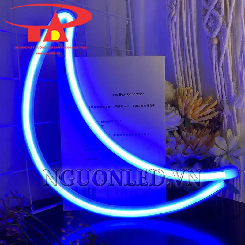 Ứng dụng led trăng khuyết neon xanh dương trang trí