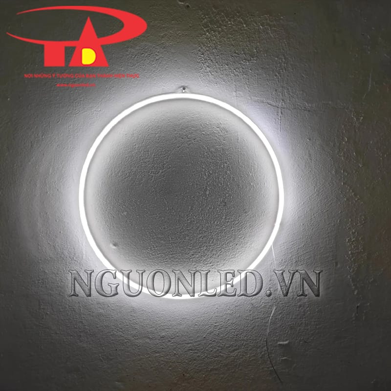 Ảnh đèn led vòng tròn neon màu trắng tại TPHCM