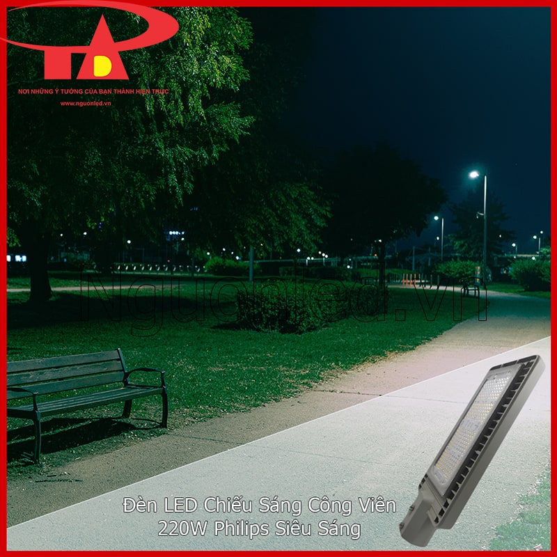 Hệ thống đèn LED chiếu sáng đường 220W giúp lối đi bộ trong công viên luôn rõ ràng