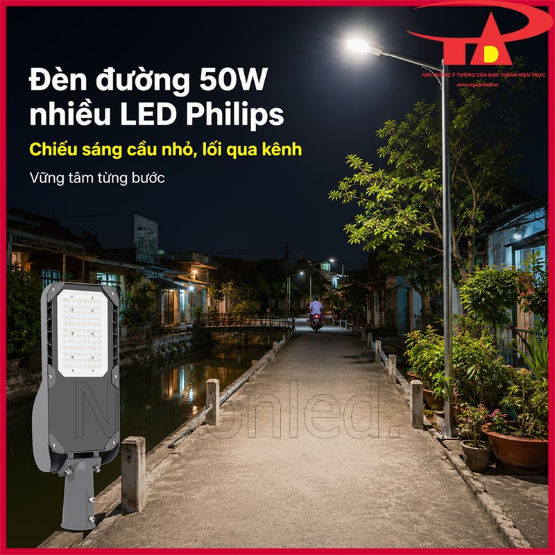 Đèn đường Philips 50W nhiều LED chiếu sáng lối qua kênh trong khu dân cư 