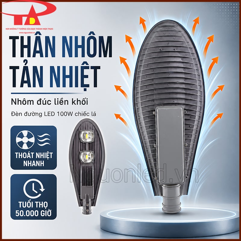 Mặt lưng đèn đường chiếc lá với các rãnh nhôm tản nhiệt và mũi tên thoát nhiệt