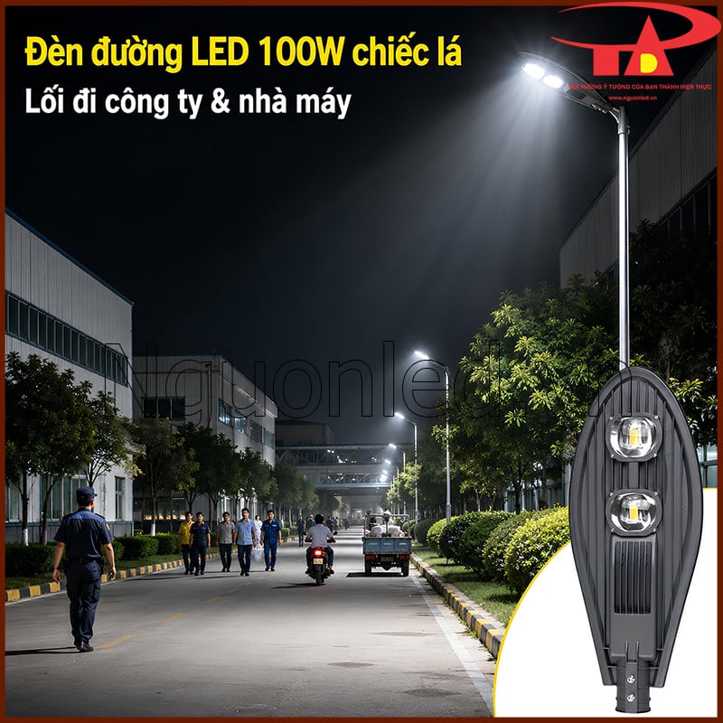 Lối đi nhà máy ban đêm có công nhân, xe máy và đèn đường chiếu sáng