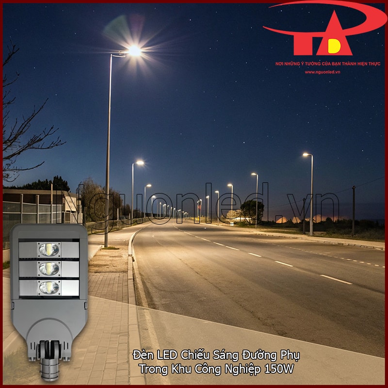 Đèn đường 150W chiếu sáng đường phụ trong khu công nghiệp với nhiều cột đèn ban đêm