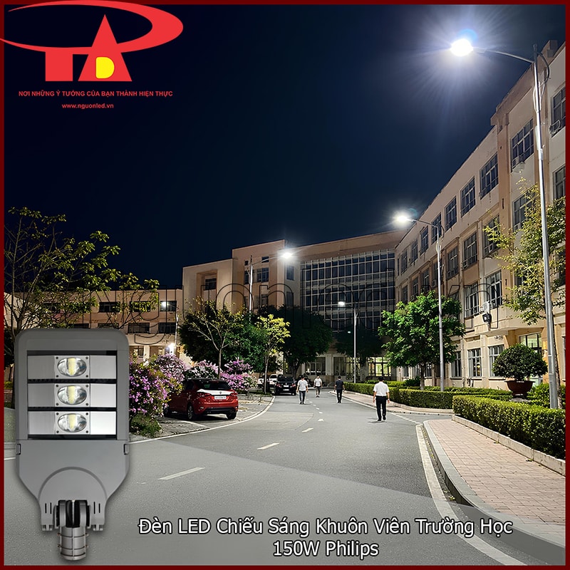 Đèn đường 150W chiếu sáng khuôn viên trường học có lối nội bộ, cây xanh và tòa nhà