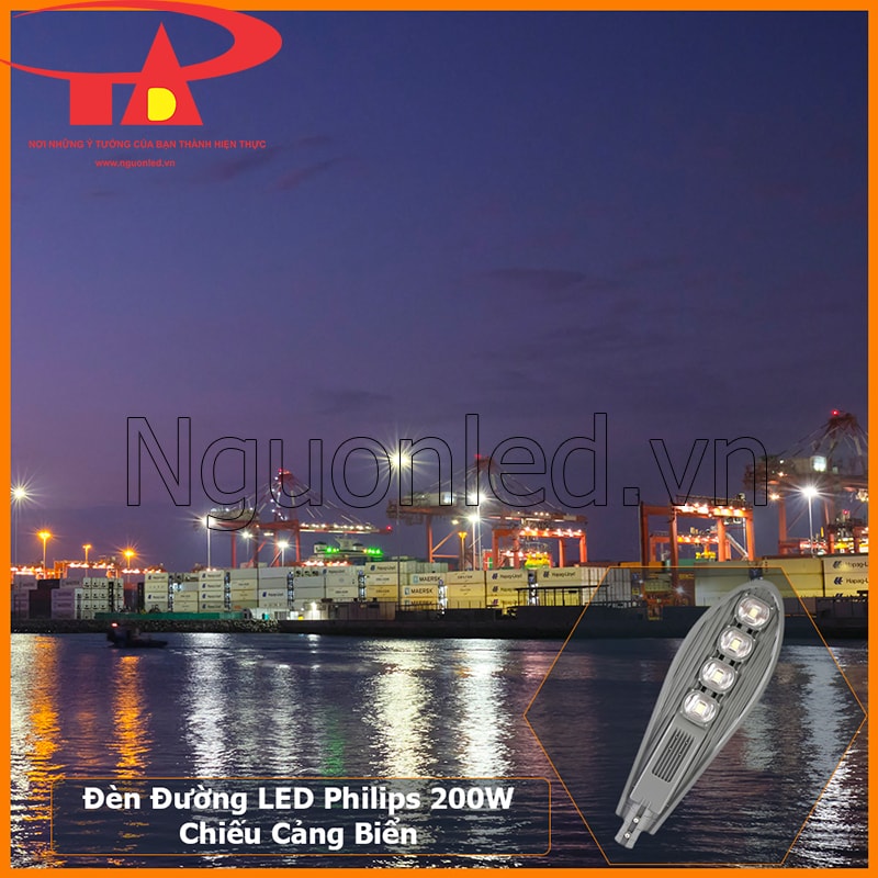 Đèn đường LED 200W kiểu chiếc lá hỗ trợ thao tác an toàn tại bến tàu ban đêm