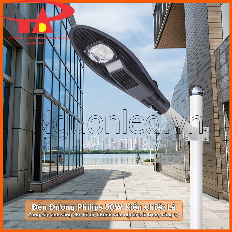 Đèn đường Philips 50W hình chiếc lá lắp cho đường nội bộ và sân công ty ngoài trời