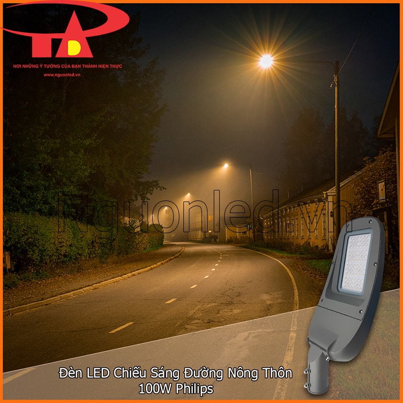 Đèn LED đường phố Philips 100W ghép trên cảnh đường nông thôn có cột đèn sáng ban đêm
